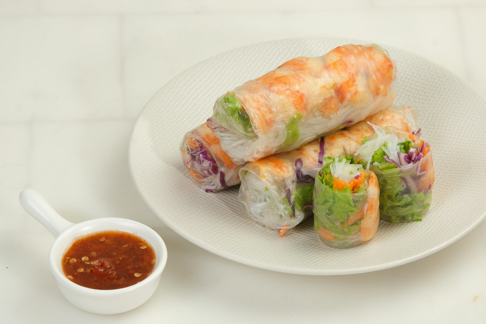 Fresh spring rolls with shrimp in rice paper.